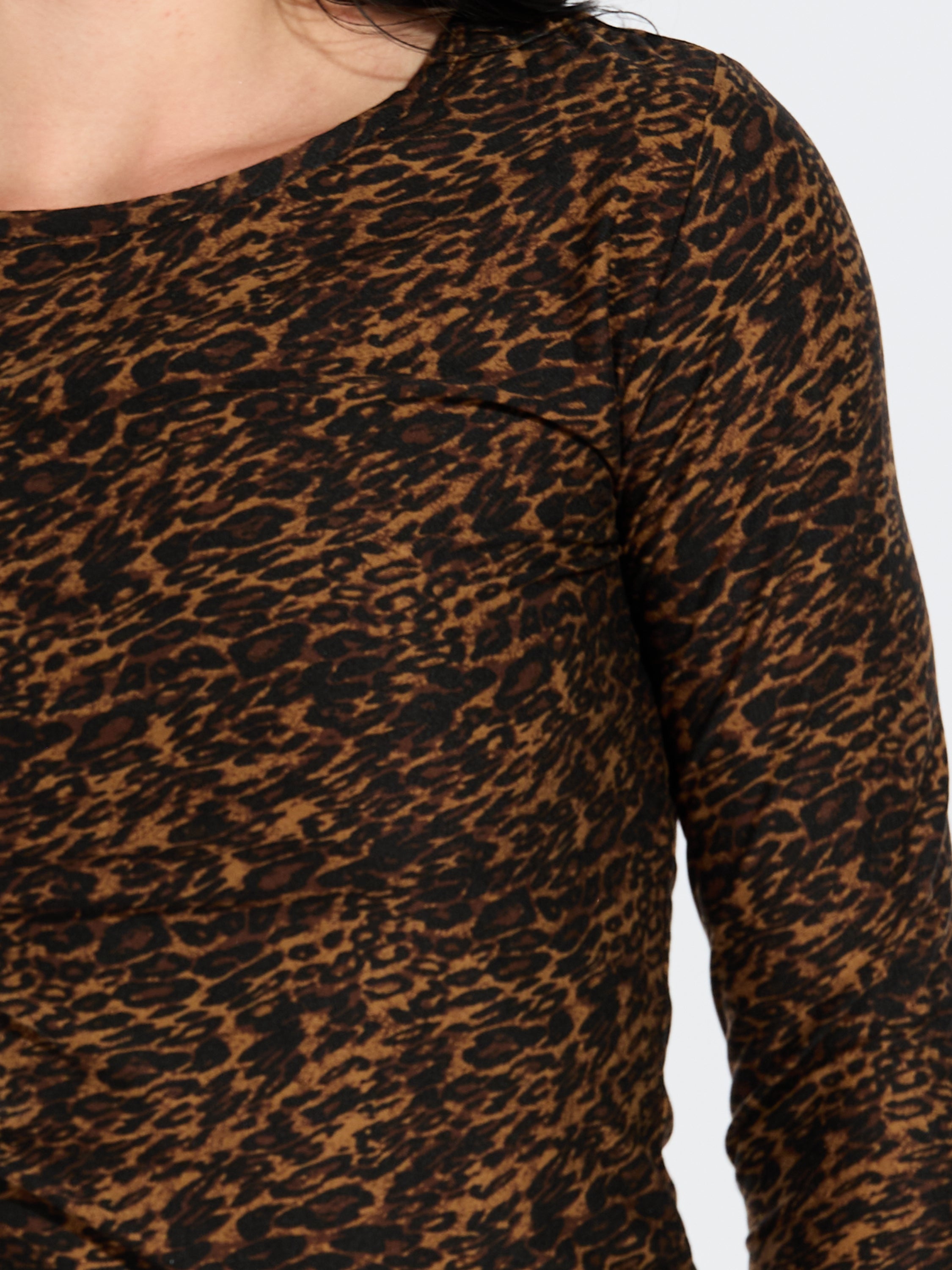 Leo Yummy Long Sleeve Top
