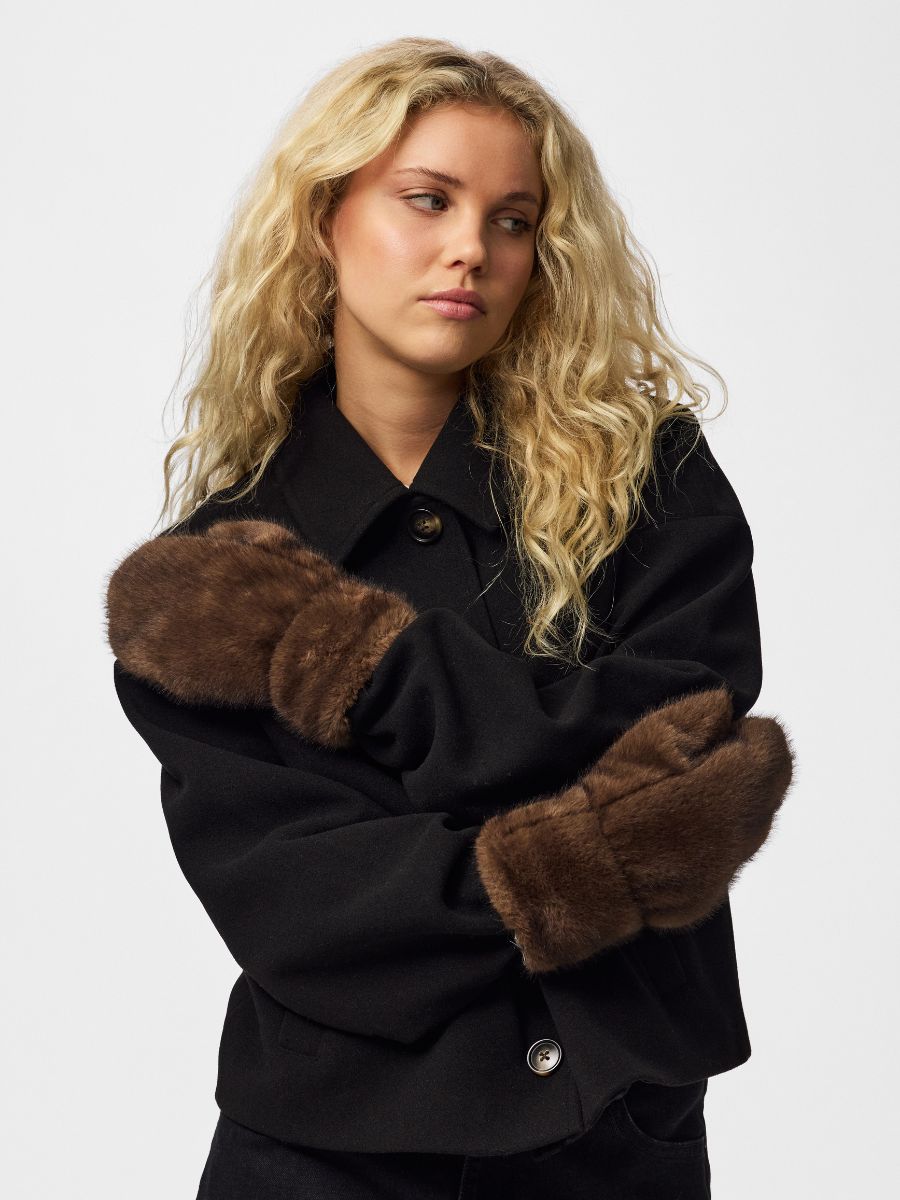 Jutlandia Faux Fur Mittens
