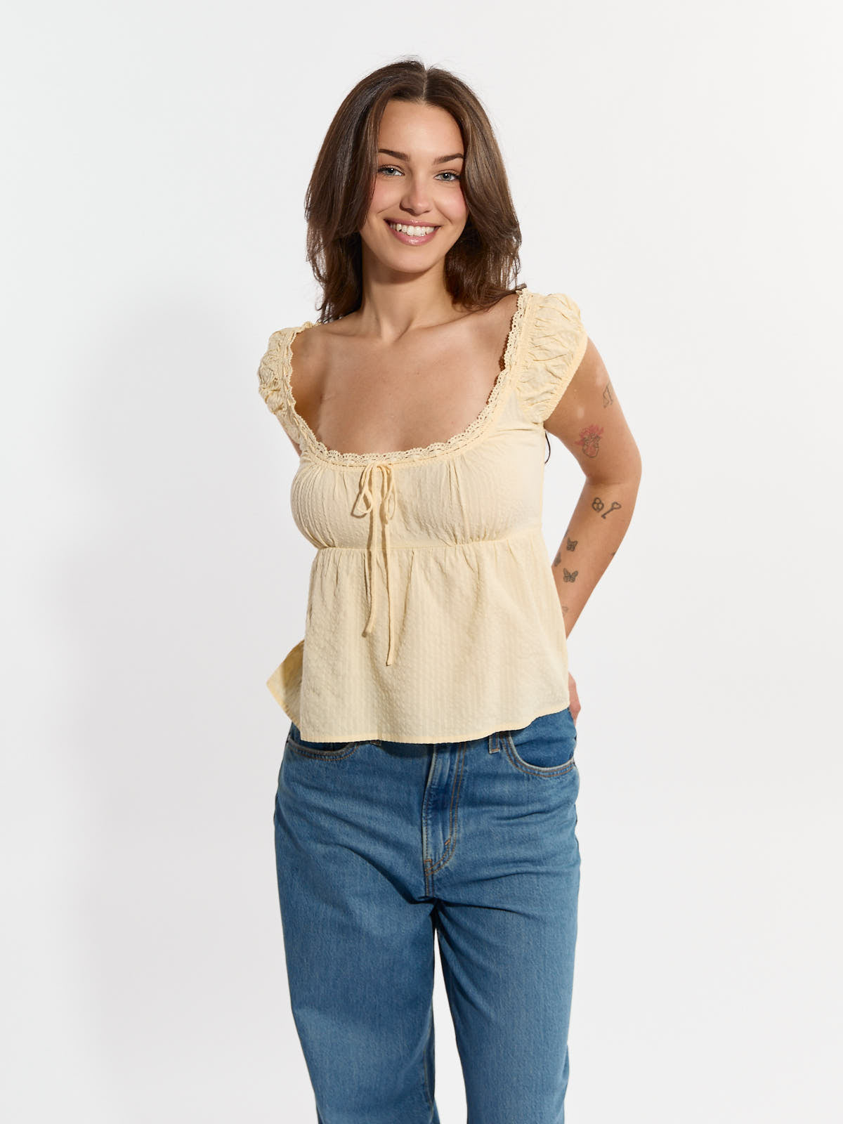 Cillie Tie-Front Sleeveless Lace Trim Top